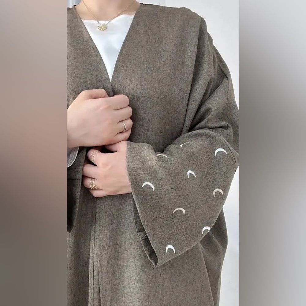 Elegant Brown Open Abaya with Crescent Moon Sleeve Embroidery (No Belt)